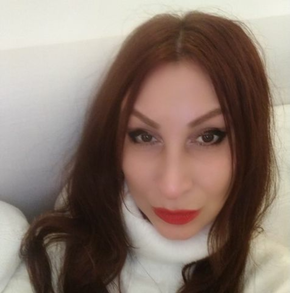 Meet your Posher, Larisa